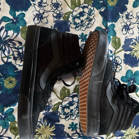 -NWT Vans Hightops 8.5 (Men size) - Picture 3 of 4